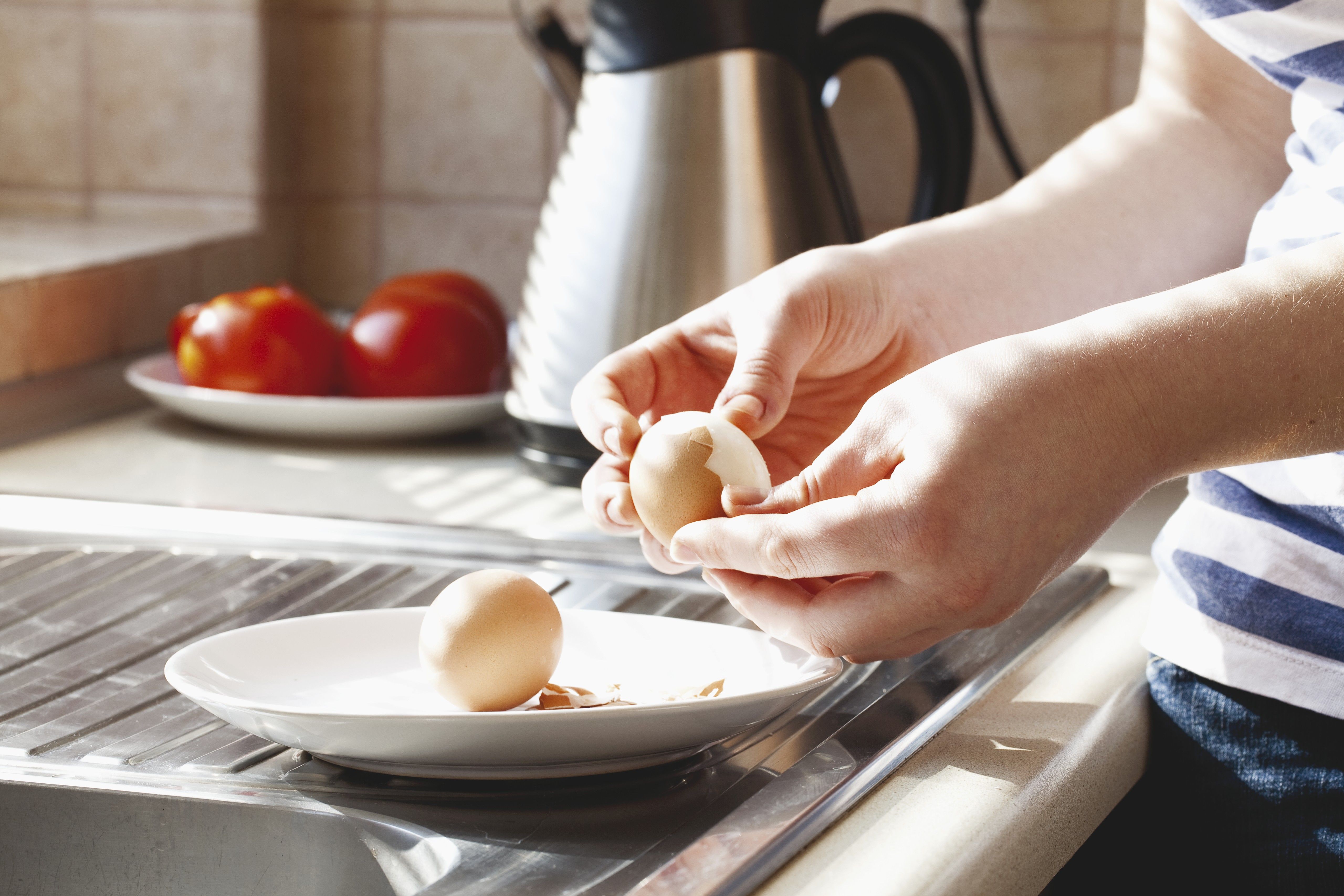 How to Peel Hard-Boiled Eggs - Best Ways to Peel Hard-Boiled Eggs
