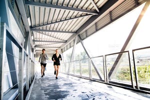 hardlopen samen brug overdekt