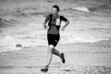 22 10 2020, wassenaarultraloopster irene kinnegim op het strand van wassenaarfoto bastiaan heus