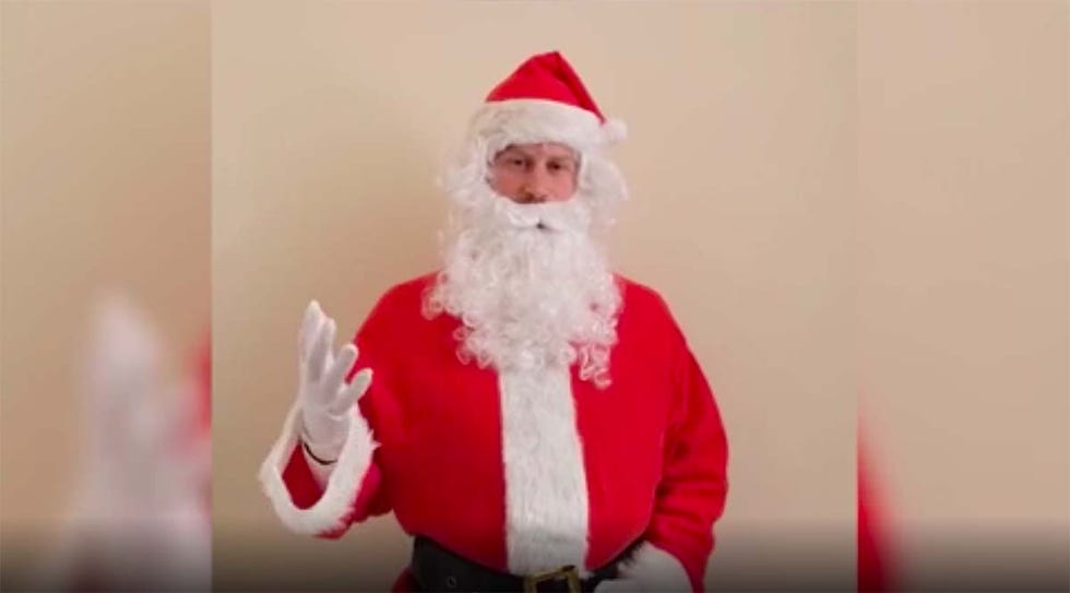 El príncipe Harry se disfraza de Papá Noel