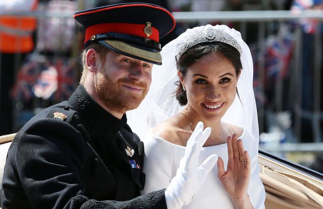 topshot britains prince harry, duke of sussex and his wife meghan, duchess of sussex wave from the ascot landau carriage during their carriage procession on the long walk as they head back towards windsor castle in windsor, on may 19, 2018 after their wedding ceremony photo by aaron chown pool afp photo by aaron chownpoolafp via getty images