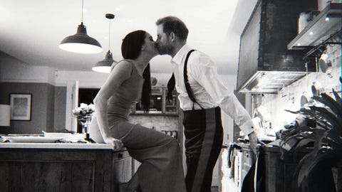 Videoplayer-Posterbild Vorschau für Harry und Meghan – Offizieller Teaser (Netflix)
