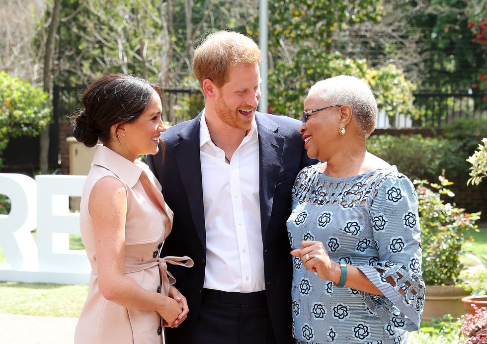 Meghan Markle y Harry de Inglaterra con la viuda de Nelson Mandela