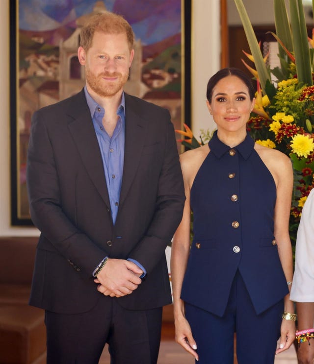 los duques de sussex en una foto durante su viaje a colombia en agosto de 2024