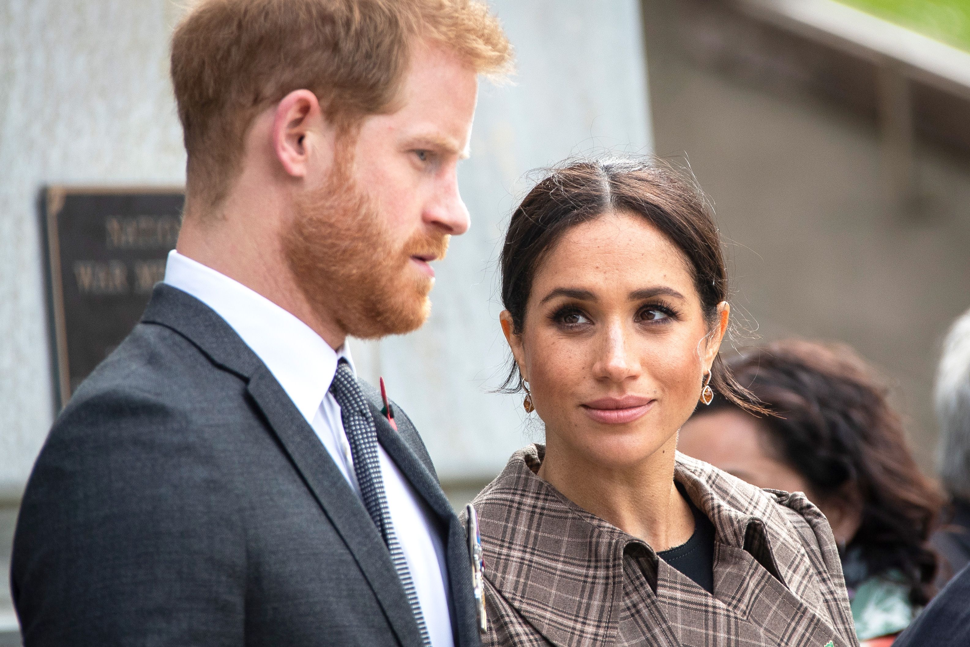 Meghan Markle and Prince Harry Answer Questions on Stepping Down From Royal  Family Roles