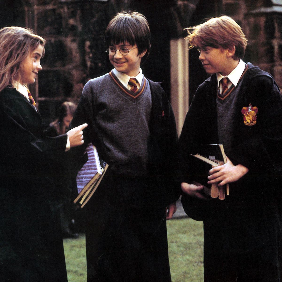 Todo lo que debes saber sobre el uniforme que lleva Harry a su