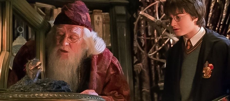 Corazón Potterico ϟ - 1. Que le hayan dado frases de DUMBLEDORE a HERMIONE.  2. Que no haya sido Luna quien le dice a Harry como encontrar la tiara de Rowena  Ravenclaw