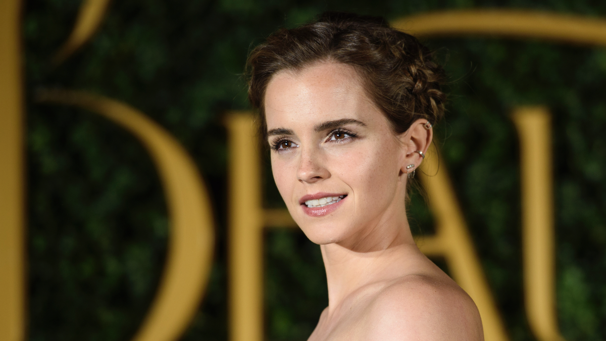 Harry Potter' Fans Say Emma Watson Looks Gorgeous in a Sheer Lace  Backless Dress