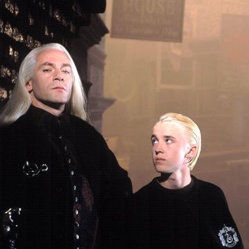 jason isaacs as lucius malfoy standing beside tom felton as draco malfoy, harry potter and the chamber of secrets