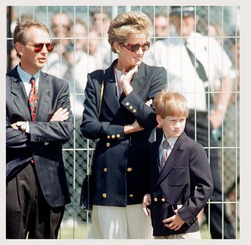 米テキサス州オースティンで開催されたフォーミュラ1（f1）アメリカ・グランプリの会場に、ヘンリー王子がメルセデス・チームのゲストとしてサプライズ登場しました。1993年に初めて、母のダイアナ妃とともにイギリス・グランプリの会場を訪問した9歳のとき以来、王子はf1に高い関心をもち続けているようです。