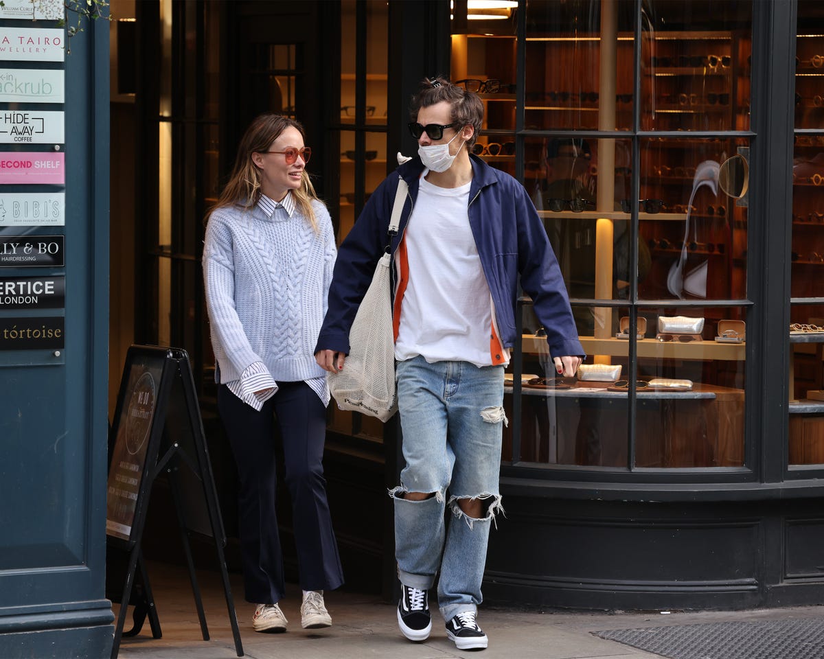 Olivia Wilde enjoys casual date as she ignores Harry Styles cold