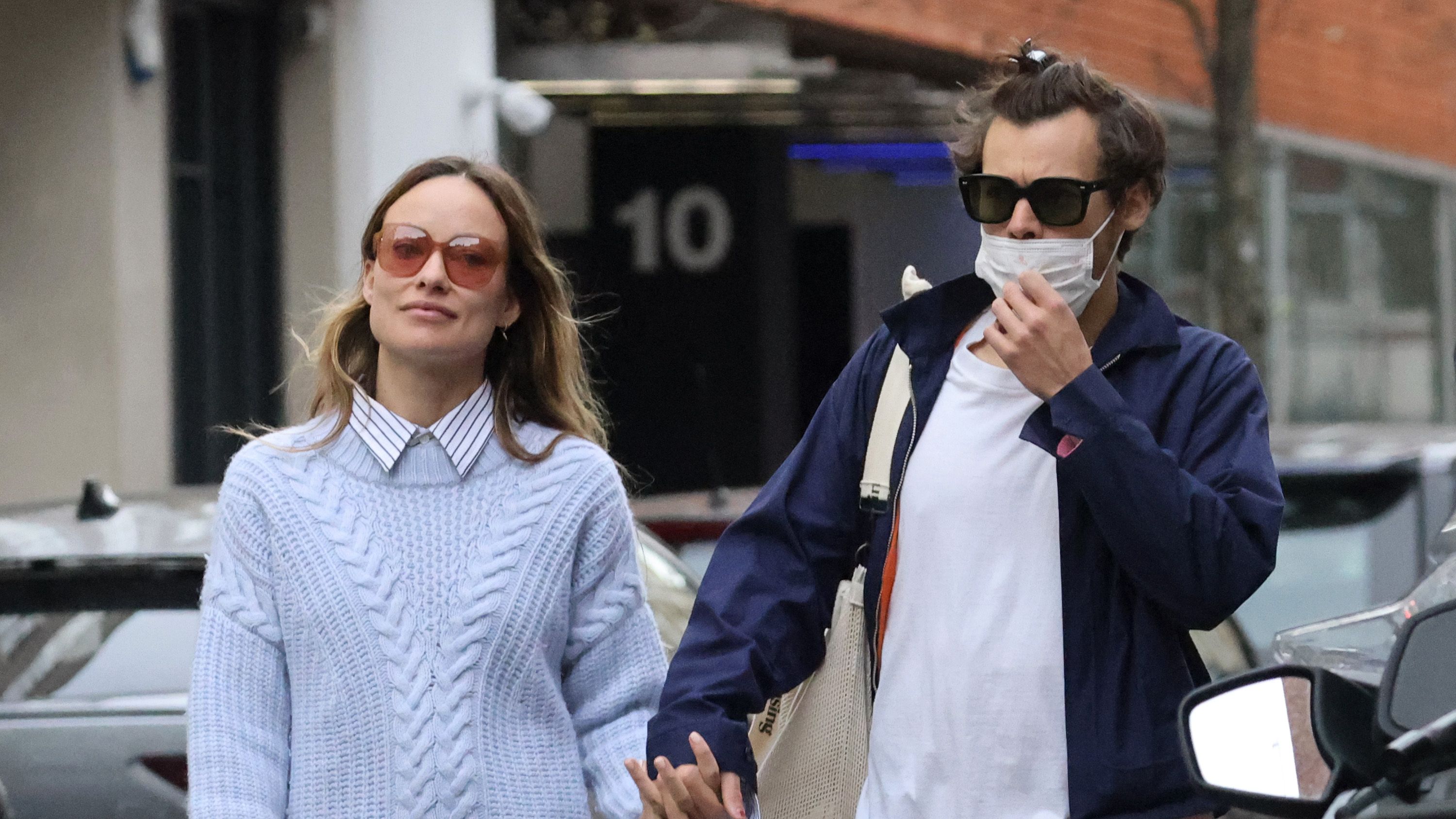 https://hips.hearstapps.com/hmg-prod/images/harry-styles-and-olivia-wilde-are-seen-in-soho-on-march-15-news-photo-1670589273.jpg?crop=1xw:0.70313xh;center,top