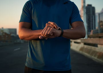 man kijkt of zijn hartslag te laag is voor het hardlopen