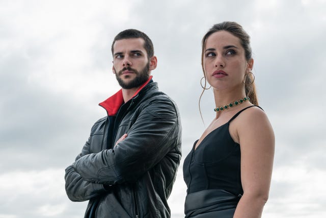 hasta el cielo l to r Álvaro rico as fernan, asia ortega as sole in episode 01 of hasta el cielo cr jaime olmedonetflix © 2022