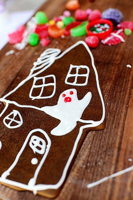haunted house gingerbread cookies halloween cookies