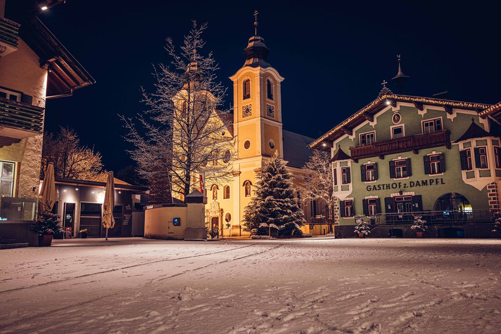 Het centrale plein van St Johann in Tirol
