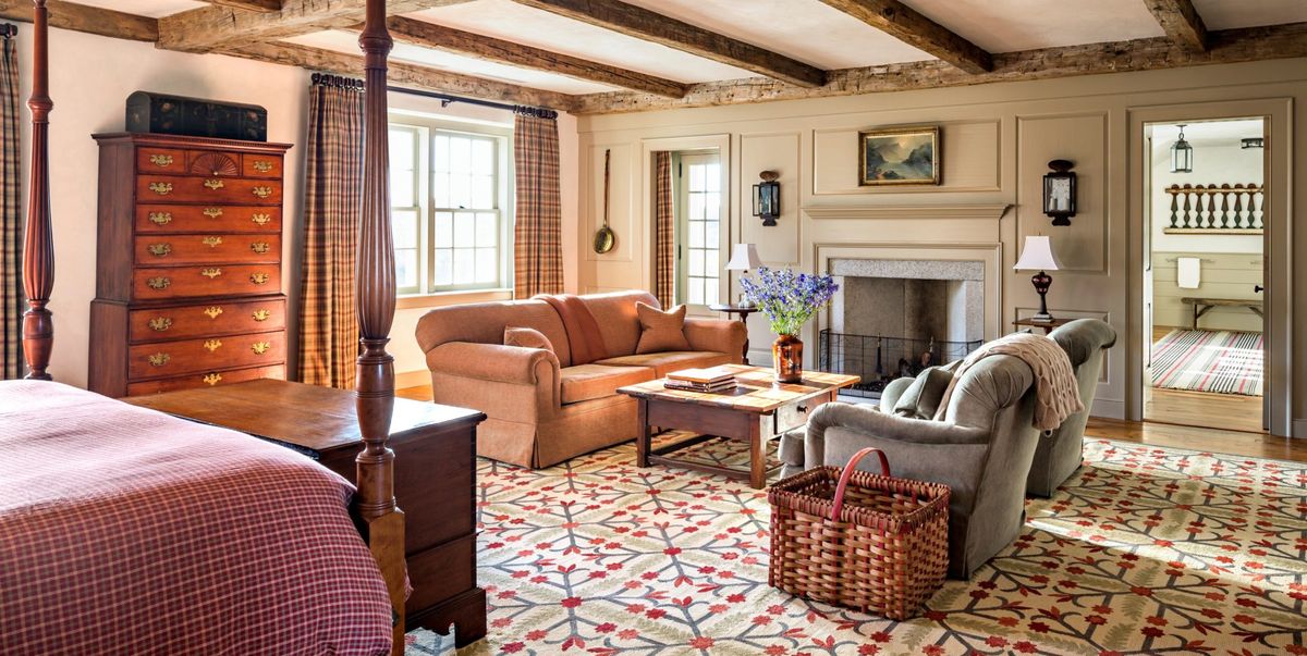 Rustic Charm Meets Modern Elegance In This Cottage Living Room
