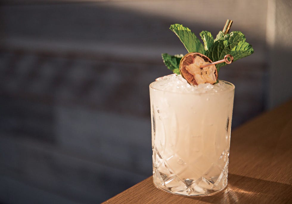 In restaurant Lineage op het Hawaaanse eiland Maui mixen barkeepers een uitnodigende Mai Tai