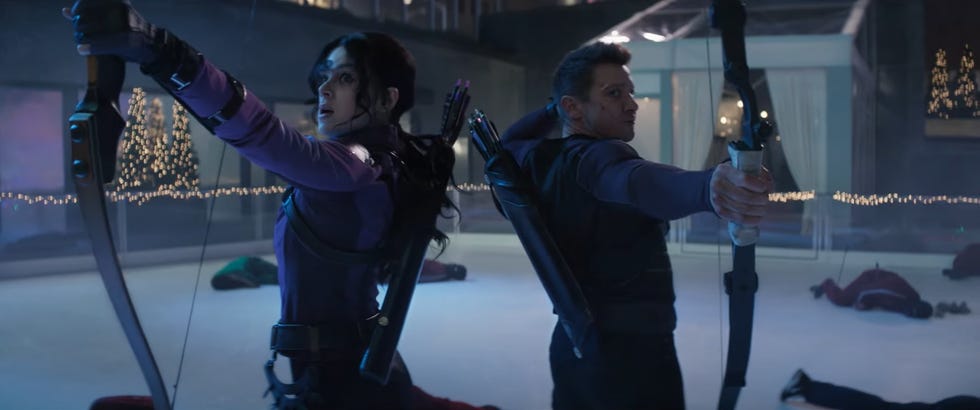 hailee steinfeld y jeremy renner en hawkeye