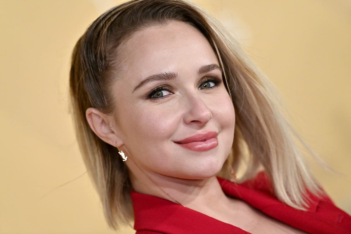 Hayden Panettiere Shows Off Vivid Pink Hair Transformation 