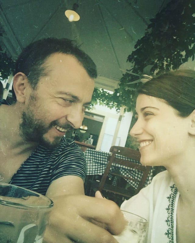 hazal kaya y ali atay aniversario boda