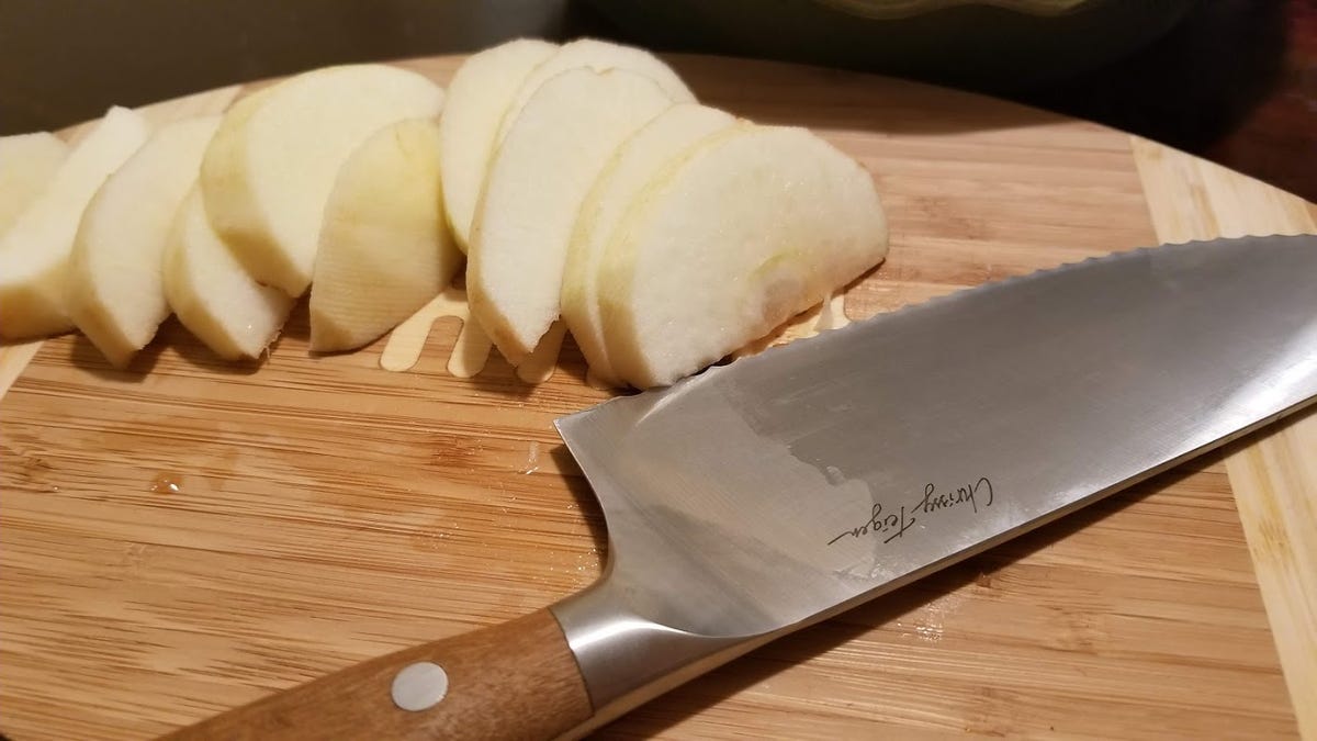 I just bought a new knife set and was thinking this post may help a few of  us : r/foodhacks