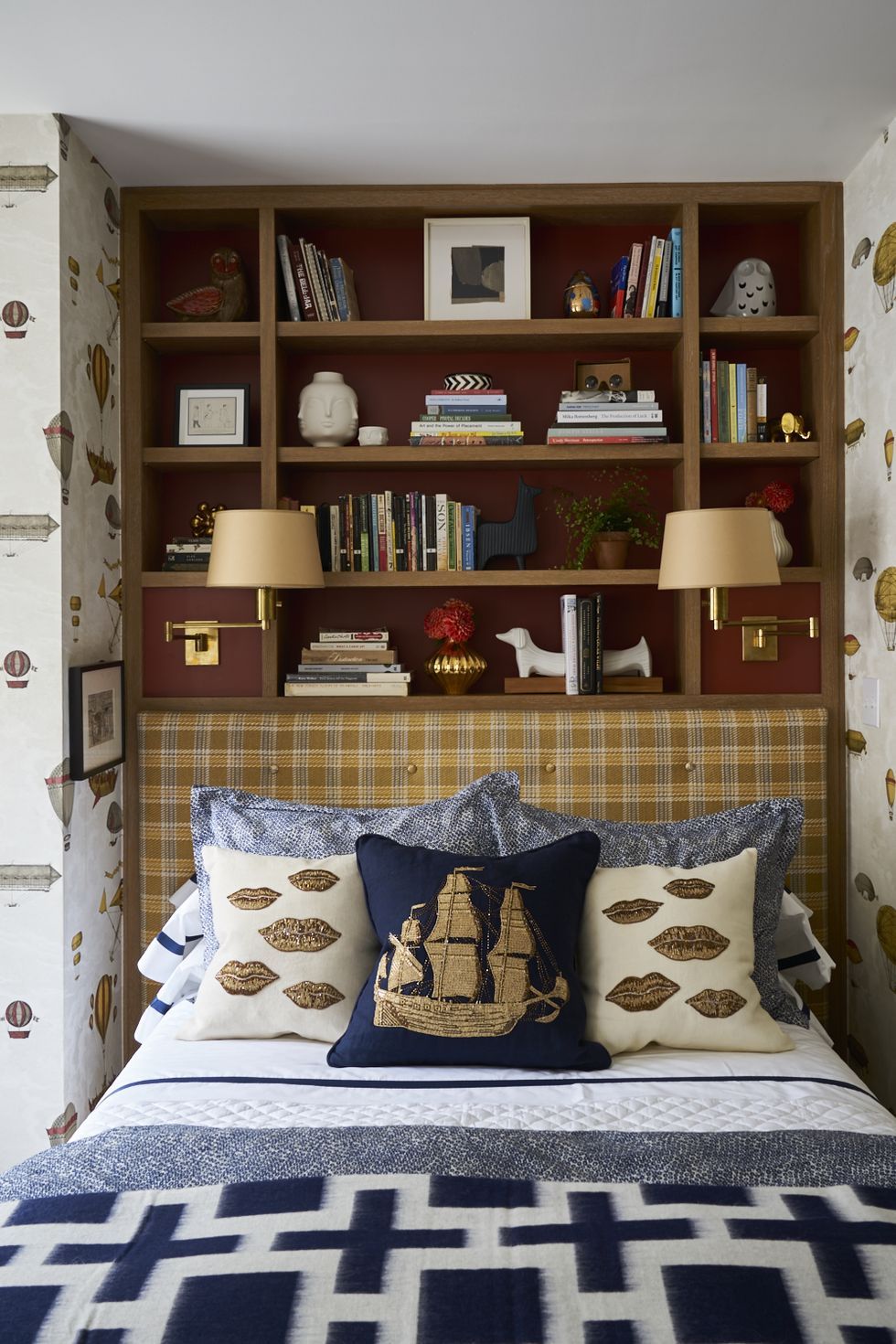 nautical bedroom with bookshelf