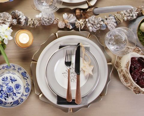 Porcelain, Dishware, Tableware, Plate, Table, Dinnerware set, Mirror, Furniture, Flower, Metal, 