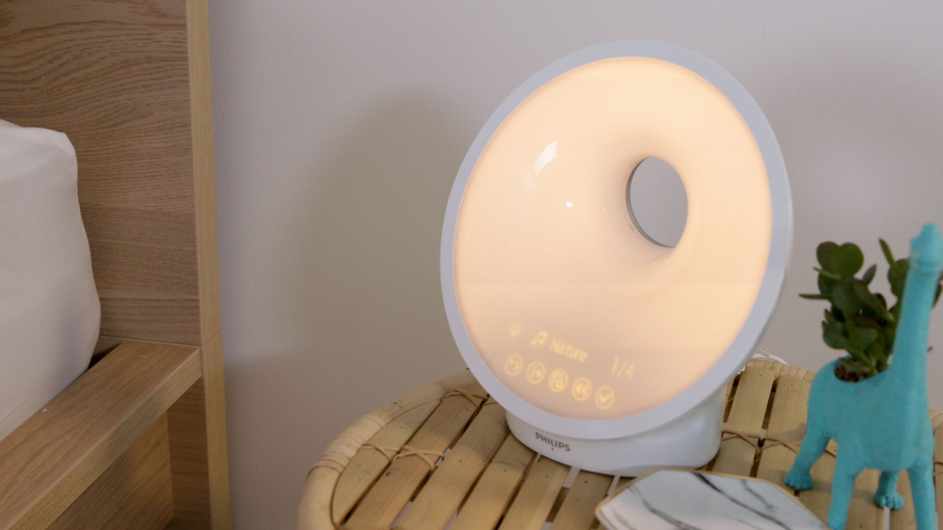Philips' new wake-up light makes getting up easier