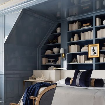 blue lacquered paint bedroom