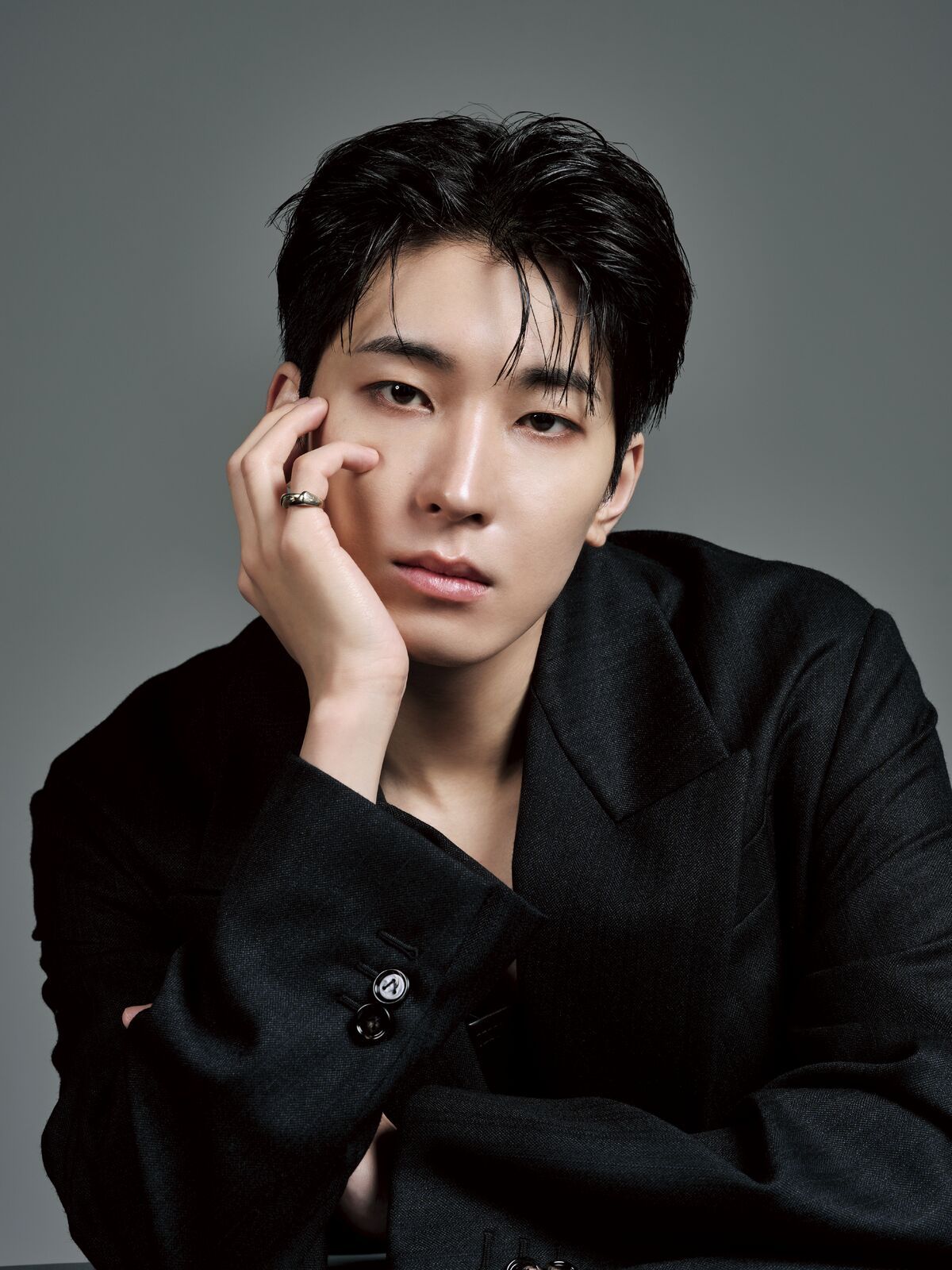 SEVENTEEN・WONWOO、ラストダンスをきみと|ハーパーズ バザー SEVENTEEN・WONWOO、ラストダンスをきみと|ハーパーズ バザー