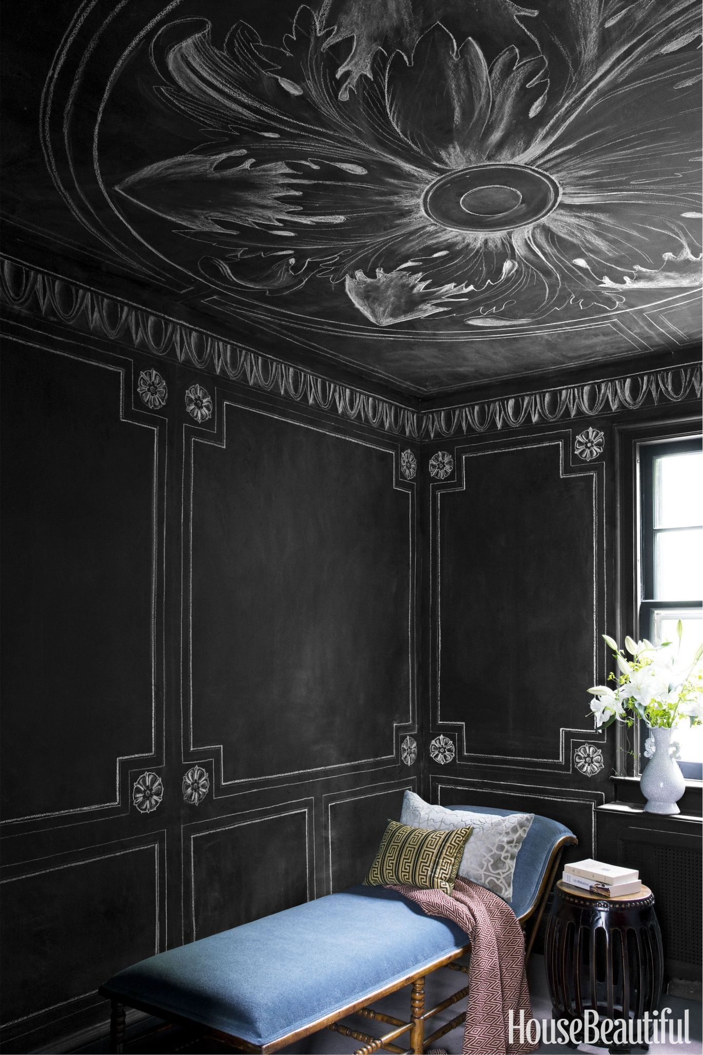 25 Gorgeous Home Offices With Black Walls - DigsDigs