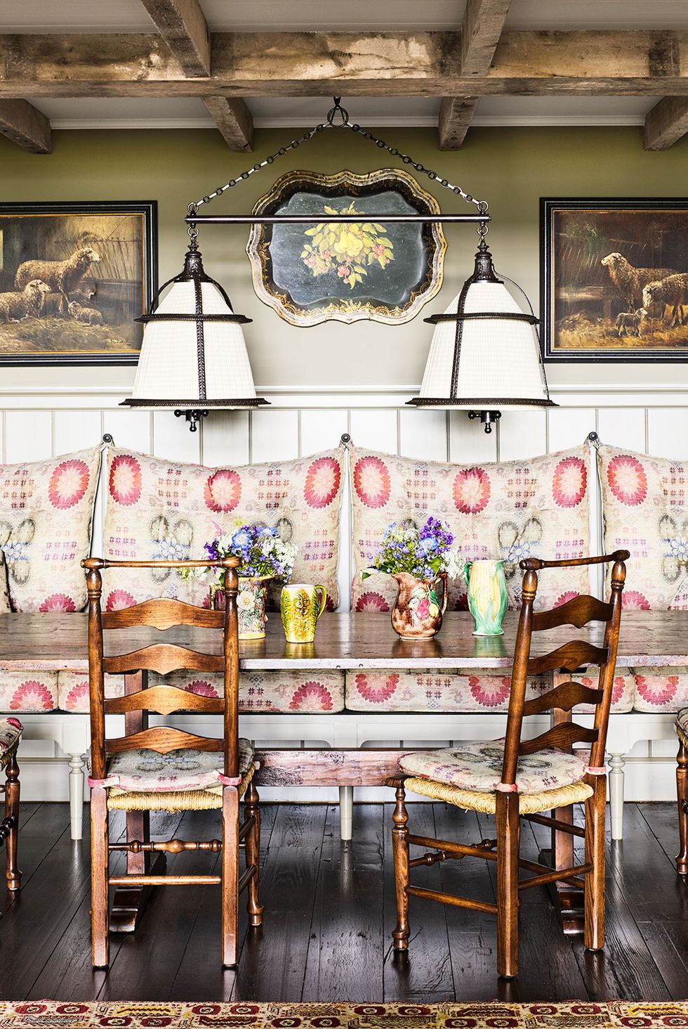 Country chic dining nook