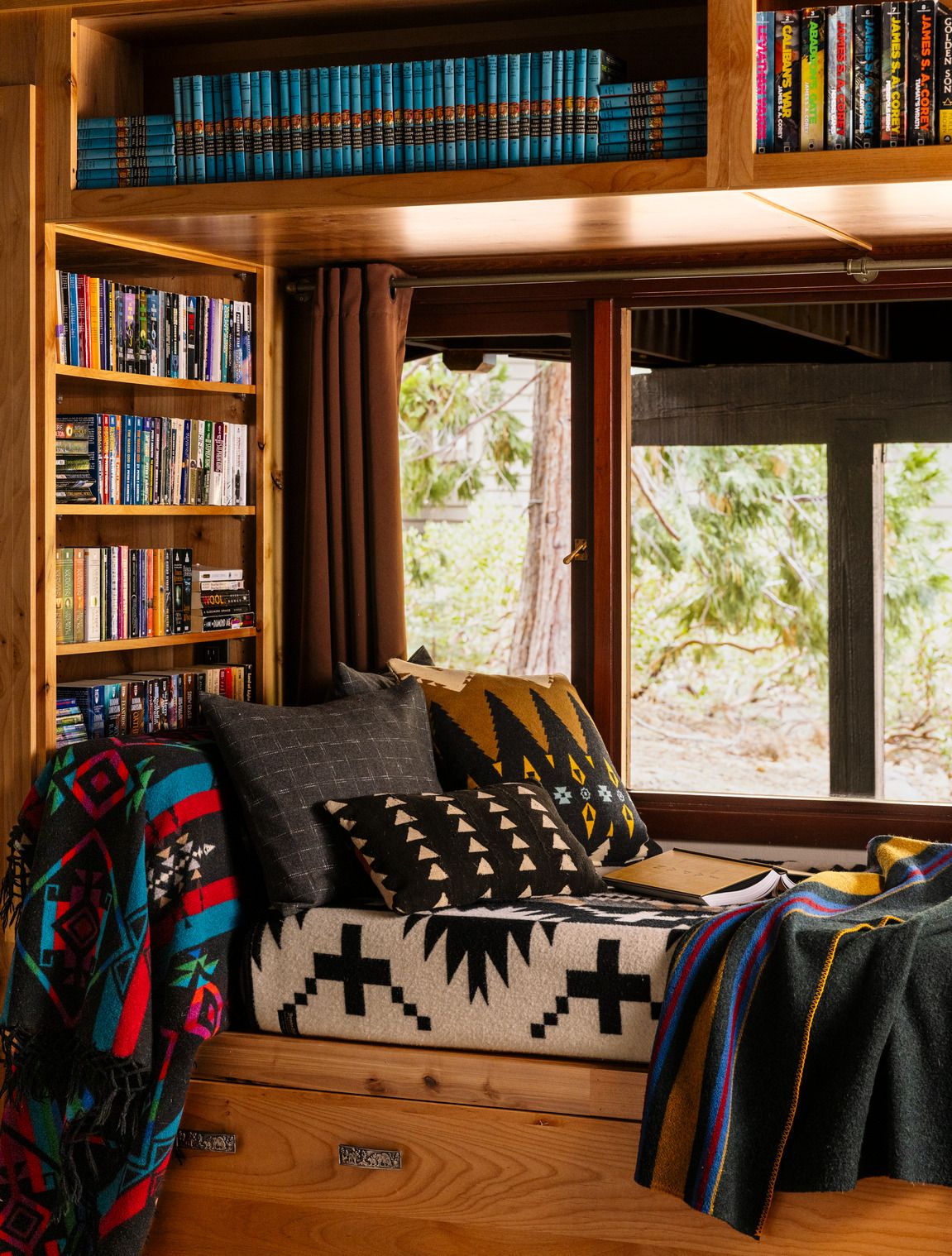 40 Cozy Reading Nook Ideas
