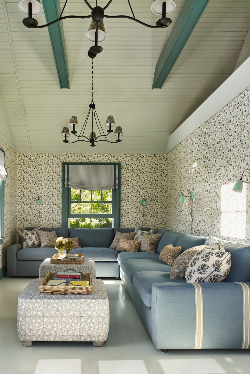 bellport\, new york beach house designed by alexander m. reid. upstairs den. bellport\, new york beach house designed by alexander m. reid. upstairs den.