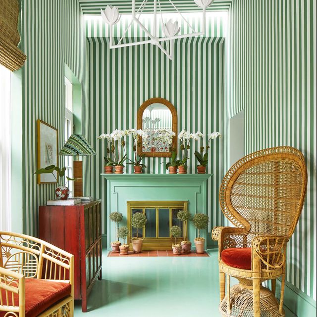 green room, stripe wallpaper