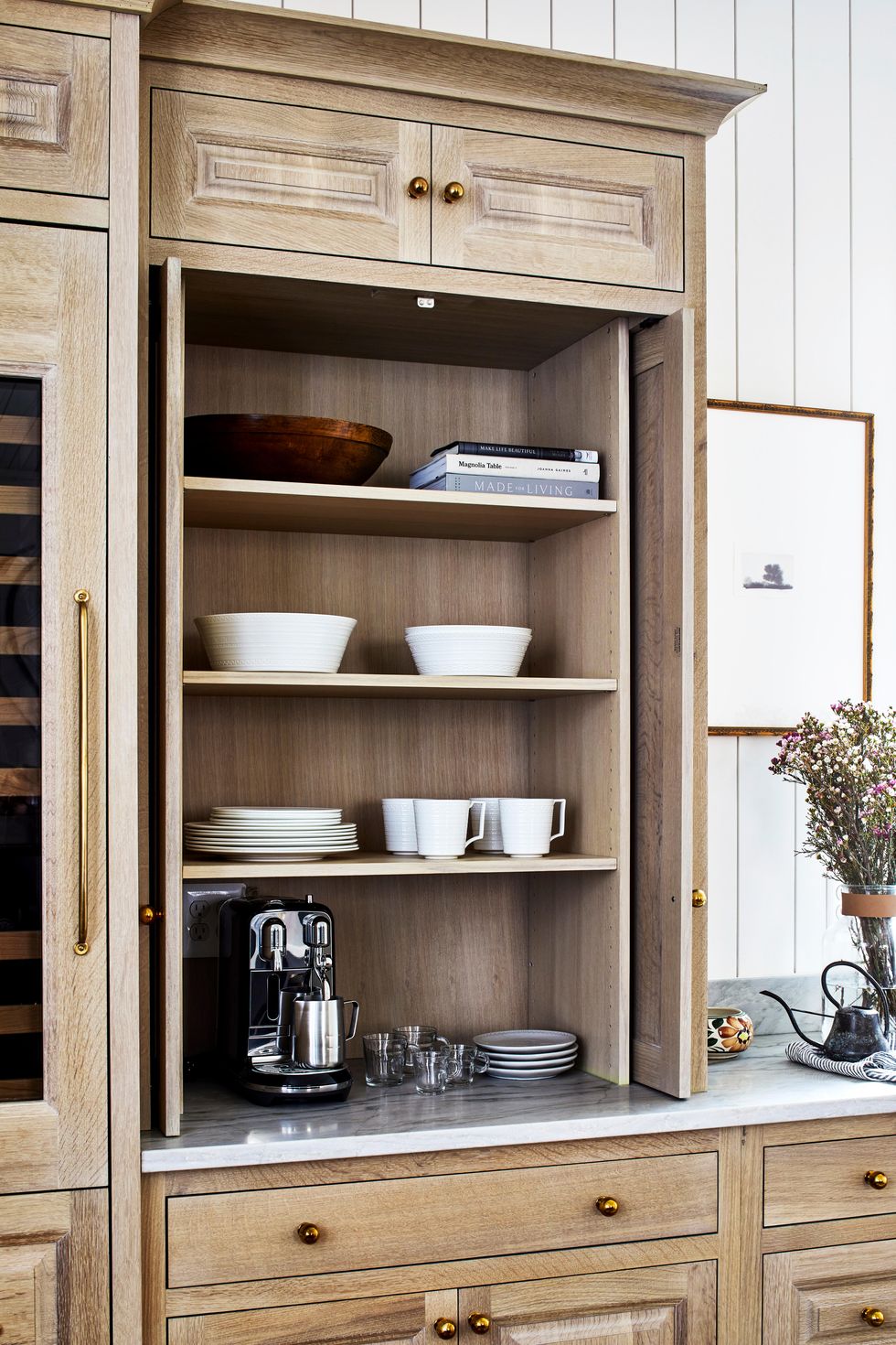 Pocket Cabinet Doors Are the Perfect Open Shelving Solution for Messy People