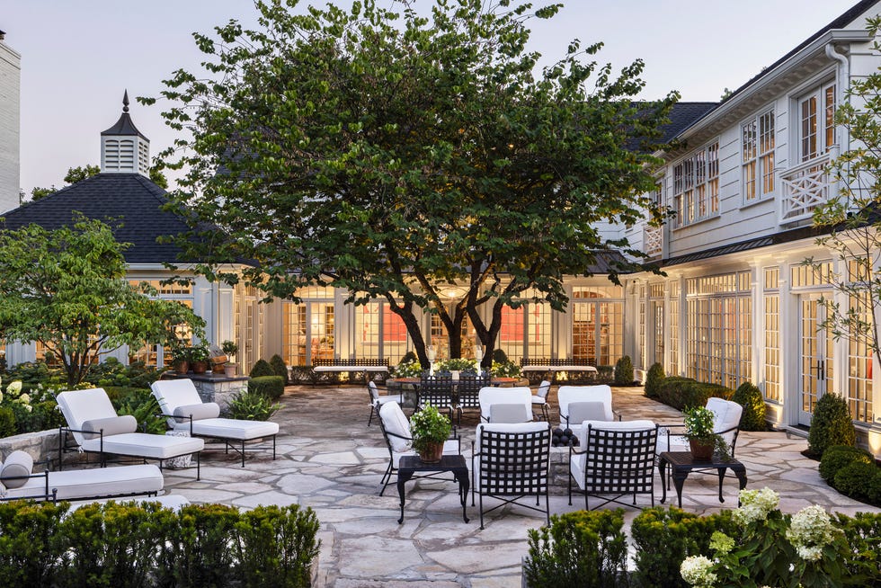designer annie anderson's colonial home in kansas city. interior designer and stylist annie anderson design. architect nancy ruzicka.