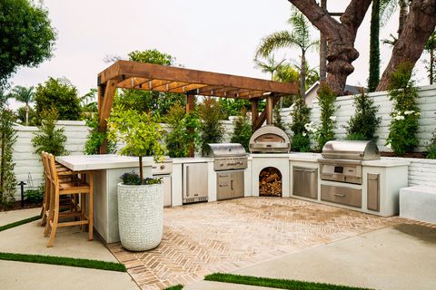 this outdoor kitchen from rta outdoor living for hgtv star mike pyle has a u shaped layout to fit a crowd