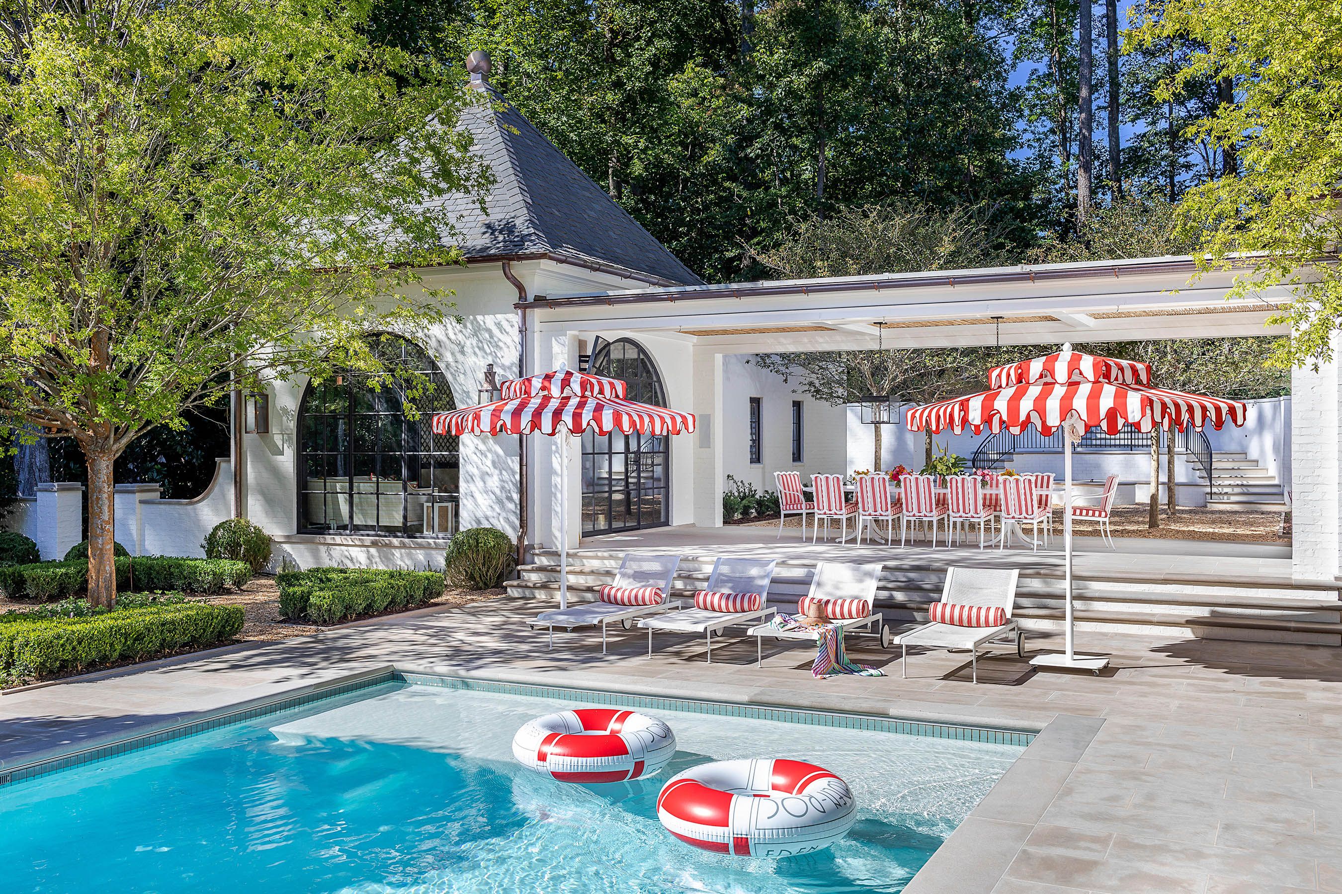 This Atlanta Poolhouse by Charlotte Lucas Has All the Trappings of a Beach  Club