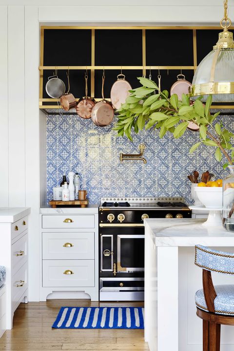 kitchen, blue and white tiles, blue and white rug