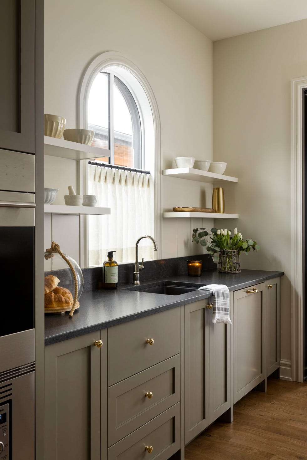 Kitchen with large windows