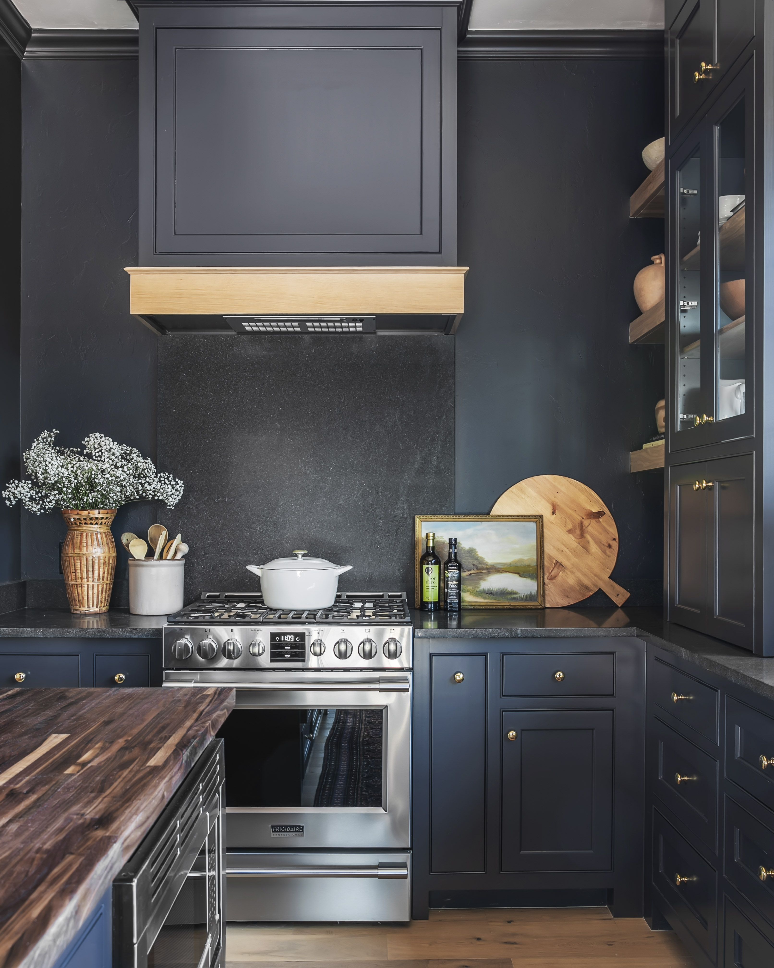 dark kitchen cabinets at DuckDuckGo  Home decor kitchen, Luxury kitchens, Kitchen  decor