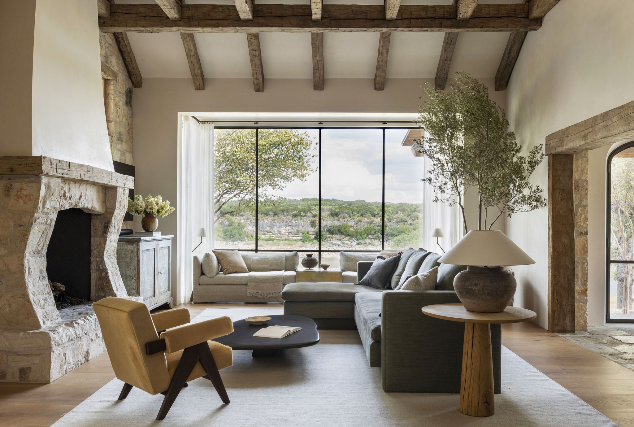 Designer Marie Flanigan Gives a Texas Lake House European Style