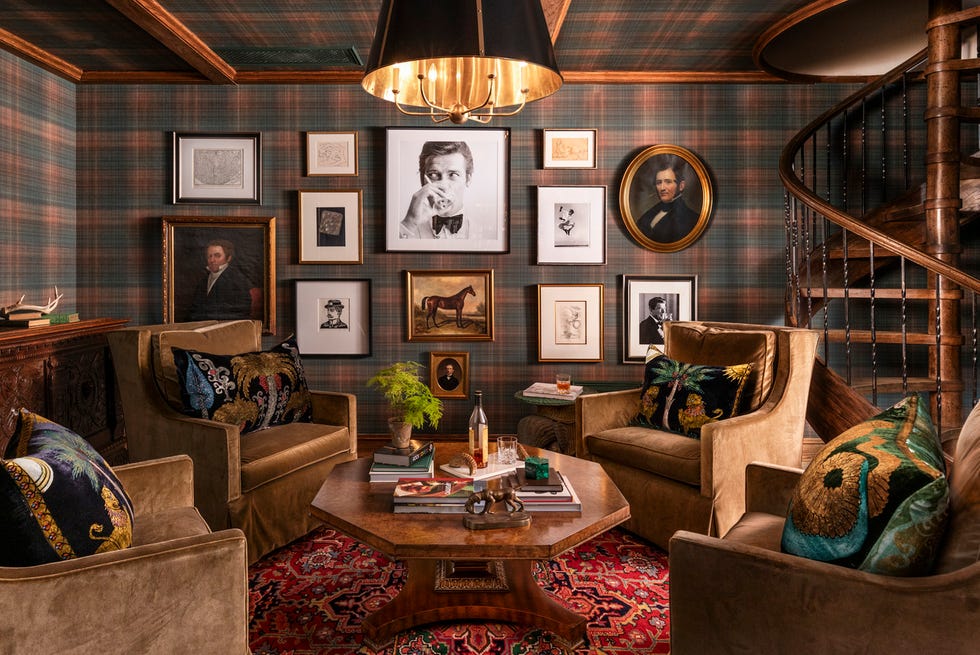 house in the chicago suburb of hinsdale, illinois designed by sarah vaile interior design. tasting lounge.