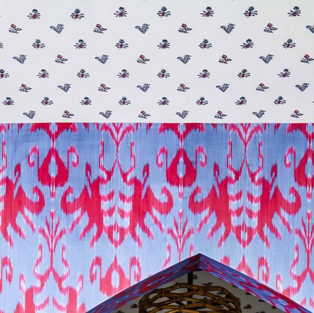 arched kichen with patterned wallpaper
