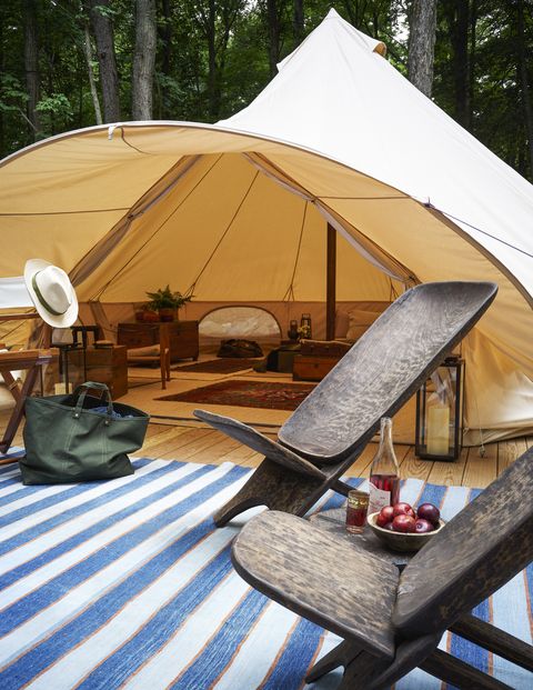tent, exterior table and chairs, blue outdoor rug
