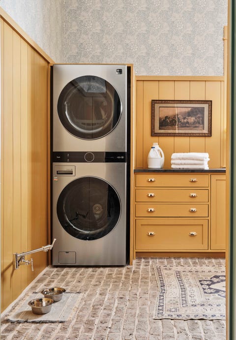 How Stephanie Sabbe Designed a Laundry Room, Dog-Washing Station, and ...