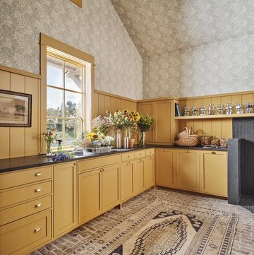 laundry room, yellow cabinets, flowers, wallpaper