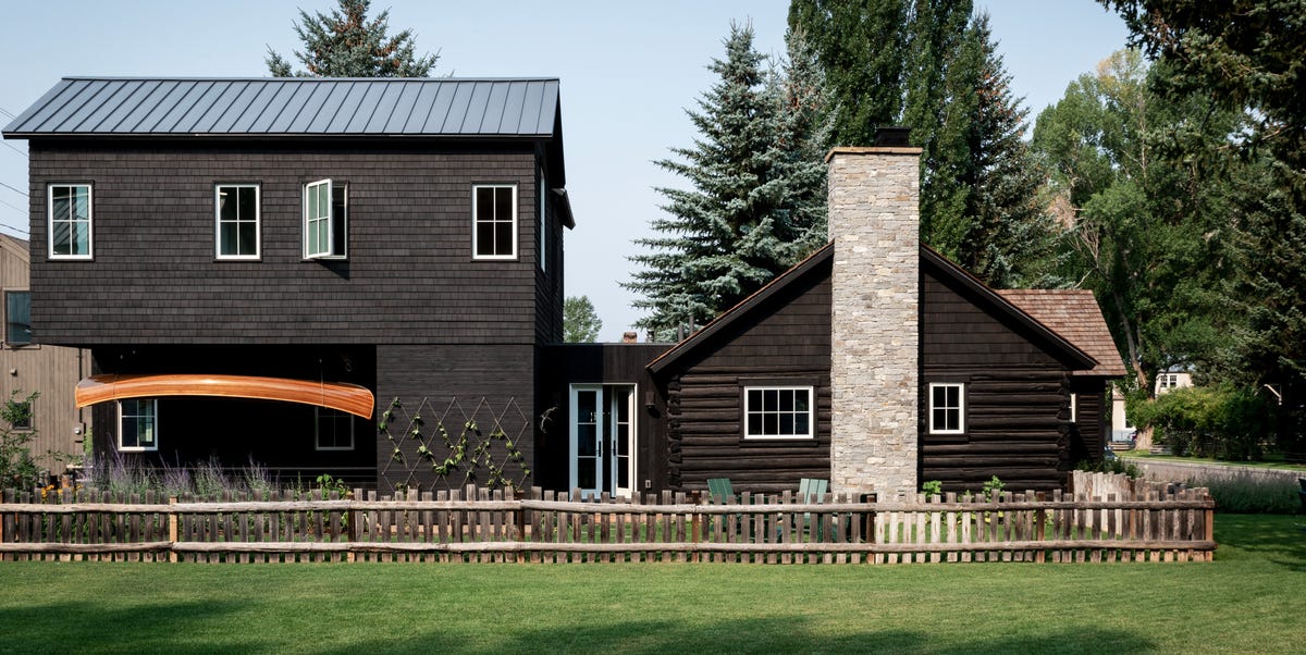 8 Fence Trends Dominating Backyards in 2025 8 Fence Trends Dominating Backyards in 2025